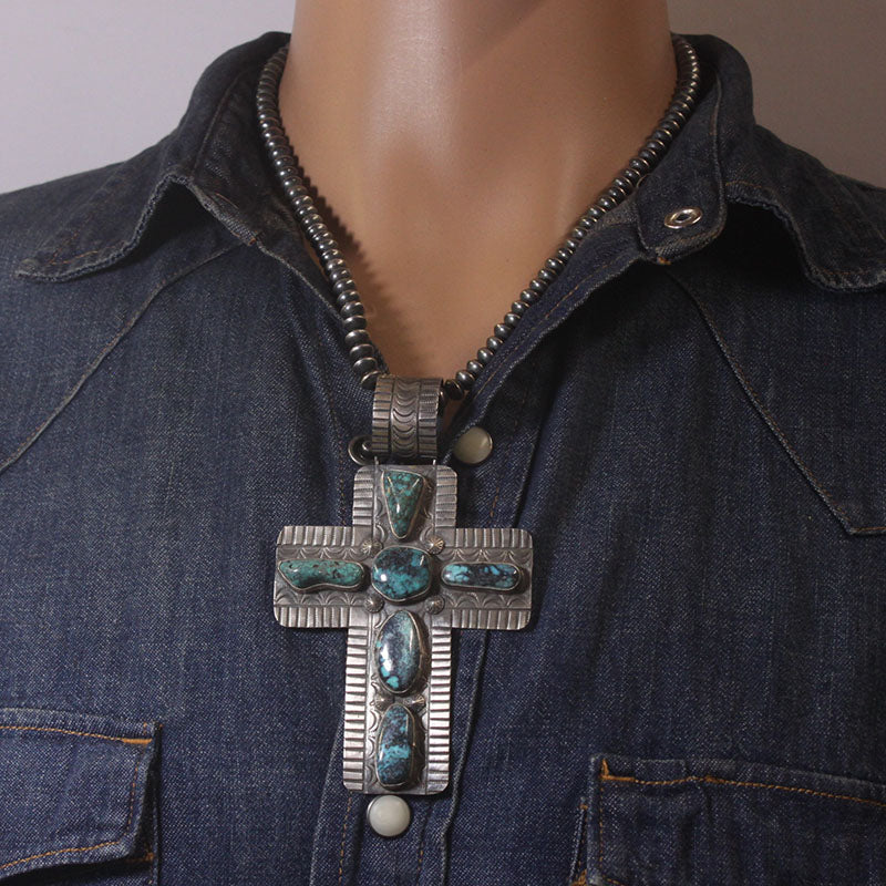 アーノルド・グッドラックによるマクギネスペンダント