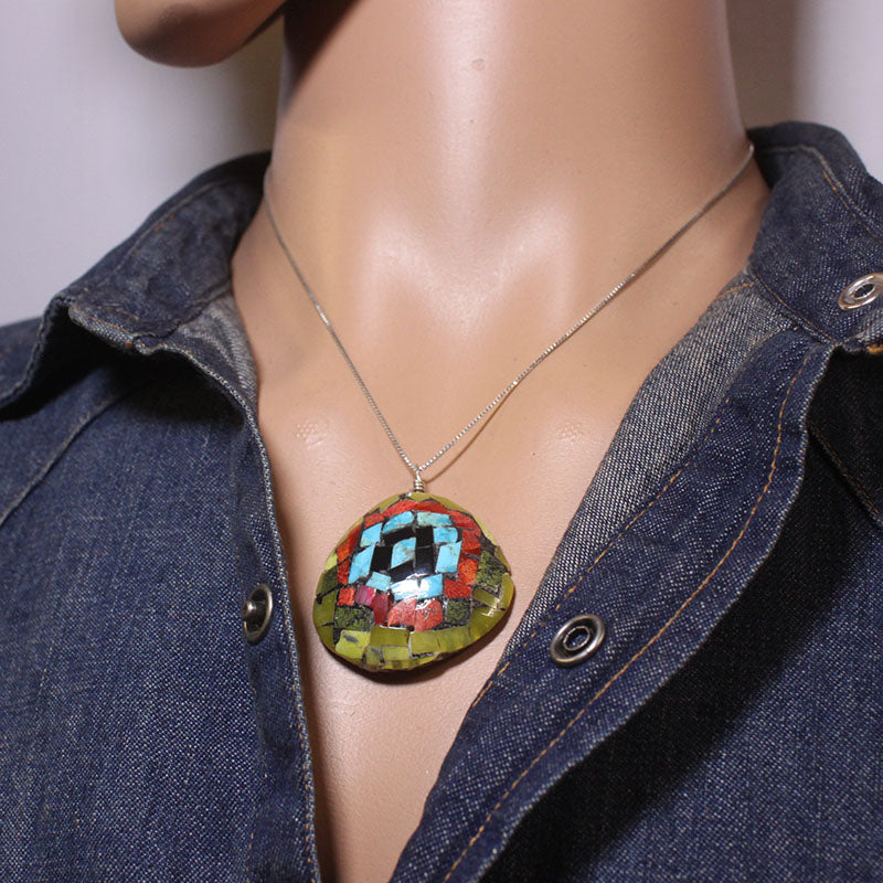 Liontin Kerang oleh Doris Coriz