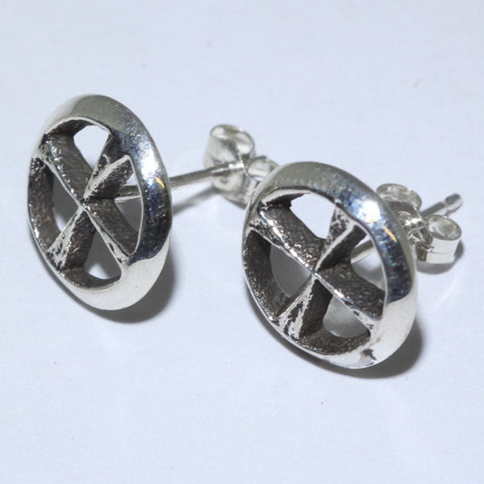 アーロン・アンダーソンによるトゥファキャストのイヤリング