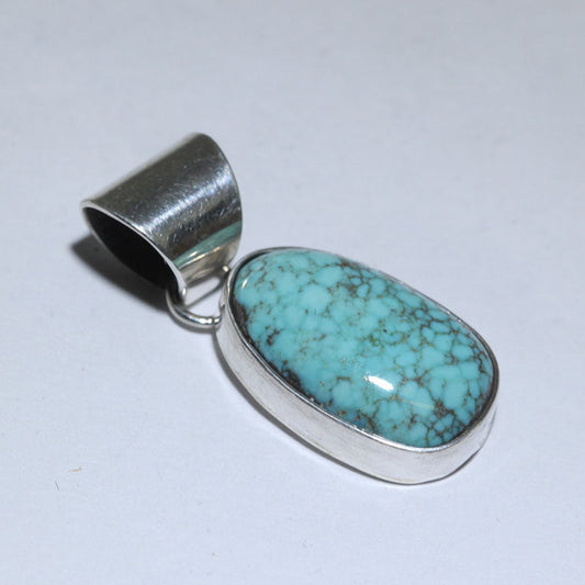 ロビン・ツォシによるナンバーエイトペンダント