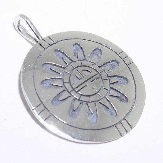 クリフトン・モワによるシルバーペンダント