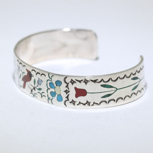 Vòng tay chim Hồng Tước đỏ của Dennis Edaakie