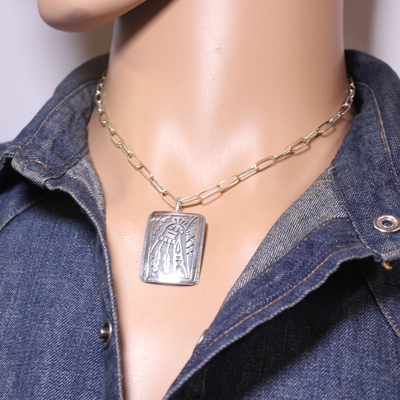 Loket Perak oleh Clifton Mowa