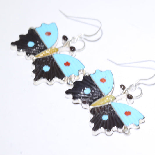 தமாரா பின்டோவின் பட்டாம்பூச்சி காதணிகள்