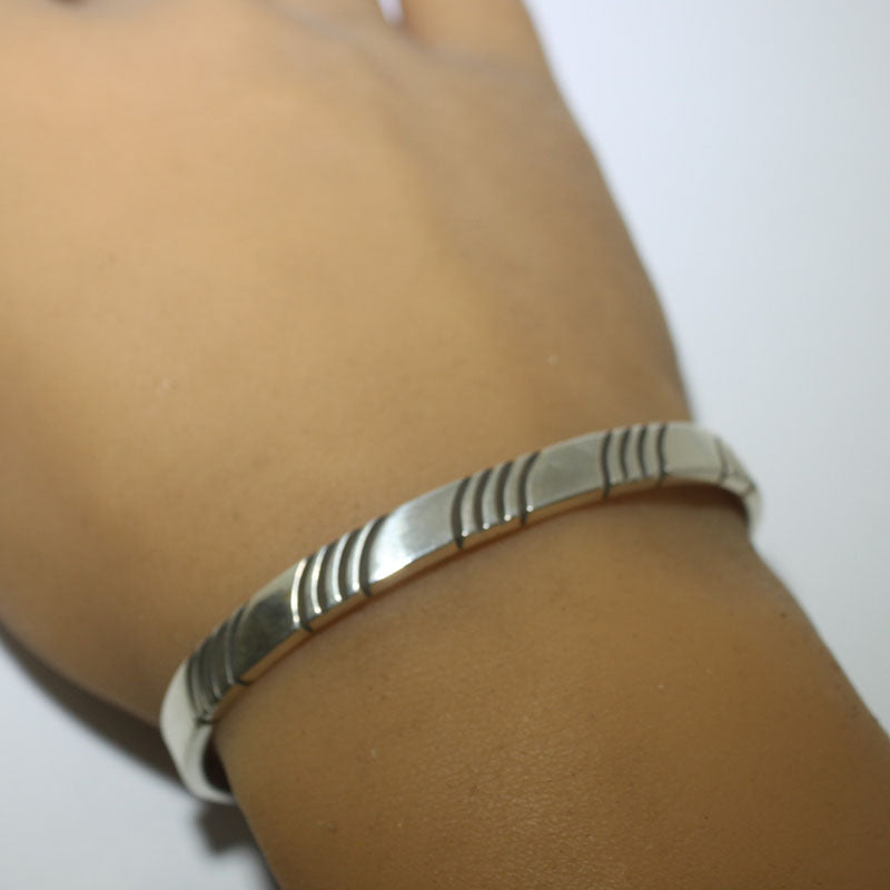 Vòng tay bạc của Steve Yellowhorse 5-3/4"