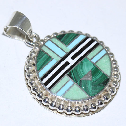 Pingente com Incrustação por Curtis Manygoats