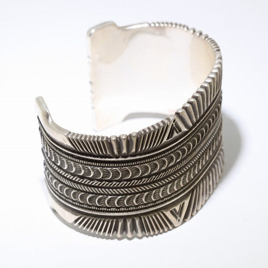 Pulsera estampada a mano por Ron Bedonie 5-1/2"