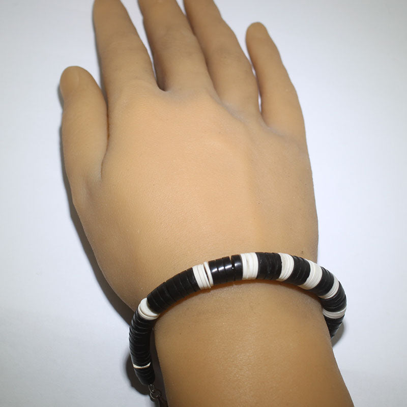 カルヴィン・ロヴァトによるブラックヘイシブレスレット 9インチ