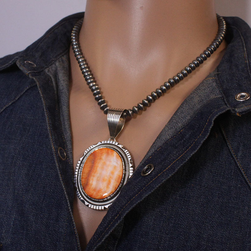 टसोसी व्हाइट द्वारा स्पाइनी पेंडेंट