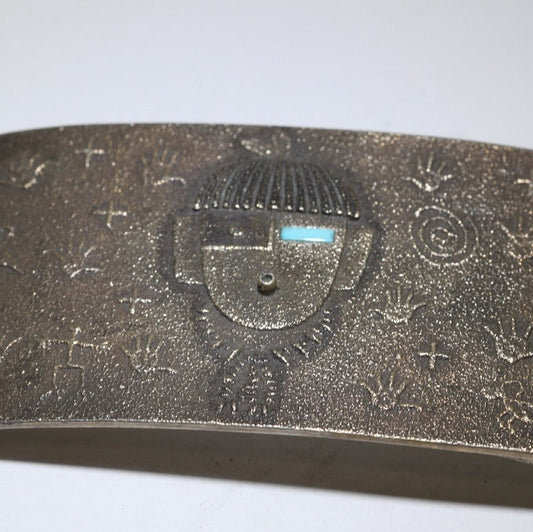 ダリル・ベガイによるカチナバックル