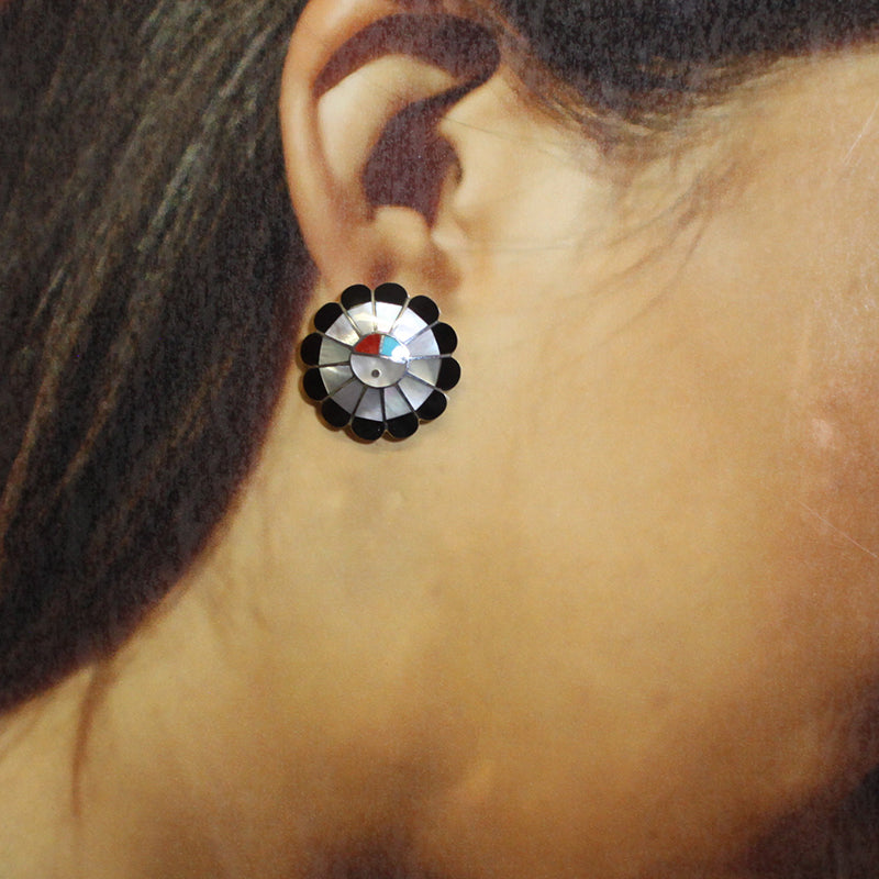 ต่างหูฝังลายโดยชนเผ่าซูนี