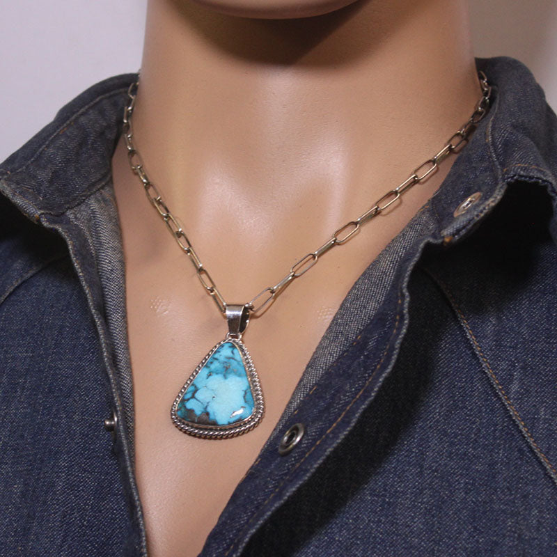 روبن تسوسی کے مصری لاکٹ