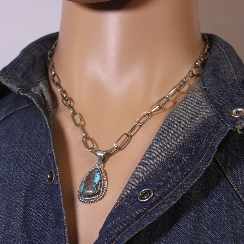 ロビン・ツォシによるビスビー・ペンダント