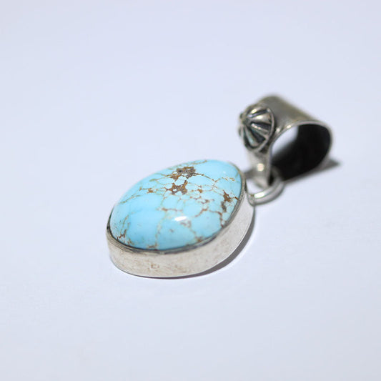 ロビン・ツォシによるナンバー8ペンダント