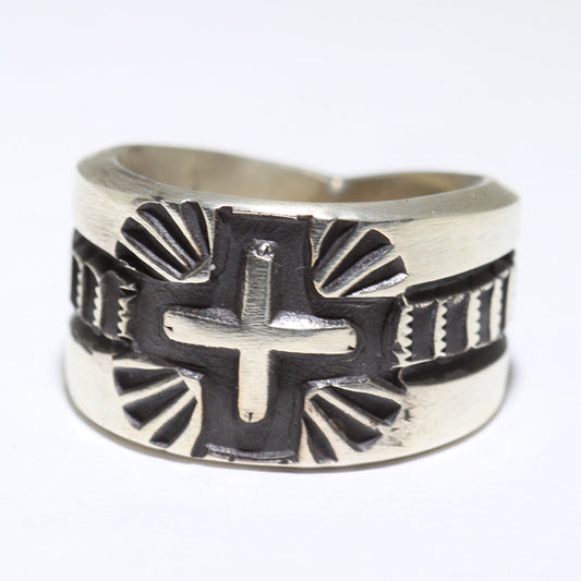 ایلوینا بل کی چاندی کی انگوٹھی