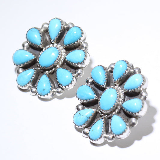 カーレーン・グッドラックによるクラスターイヤリング