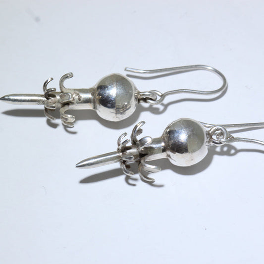 ハリソン・ジムによるシルバーイヤリング