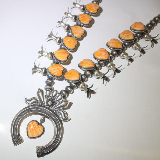 ディレイン・リーヴスによるスパイニーオイスター・スカッシュブロッサム