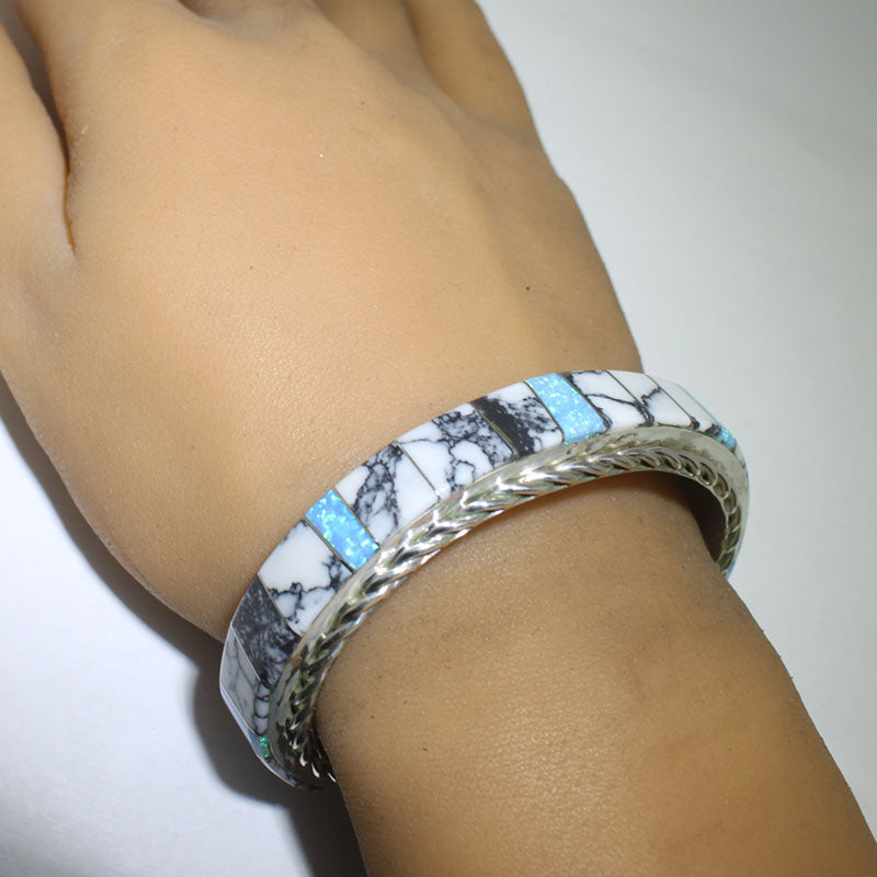 Inlay na Pulseras ni Avery Norton