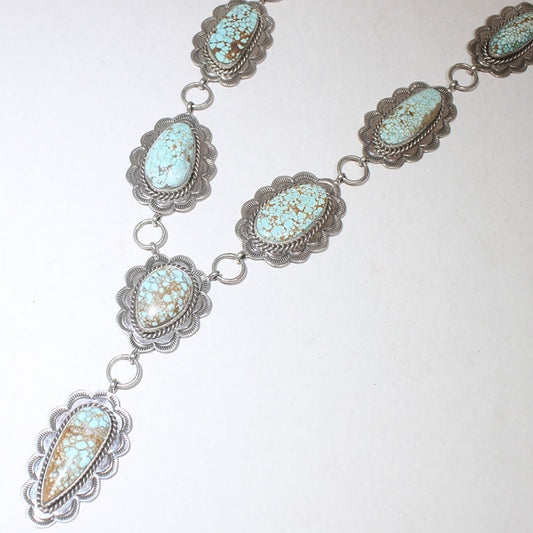 カールーン・グッドラックのNo. 8ネックレス