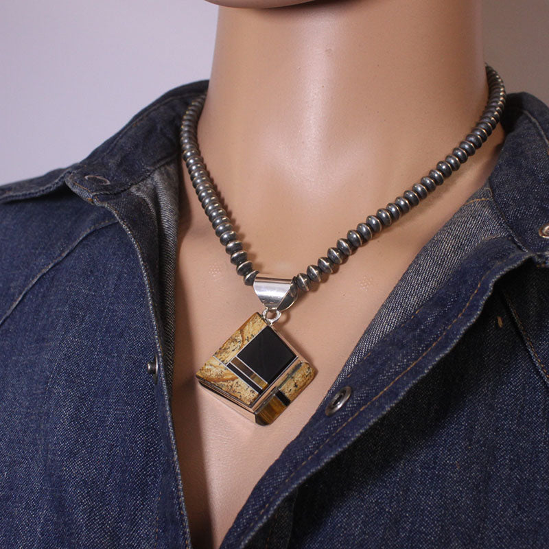 Liontin Inlay oleh Wayne Muskett