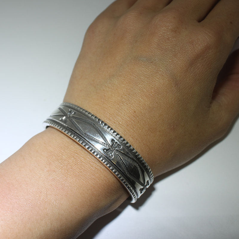 Vòng tay bạc của Harrison Jim 5"