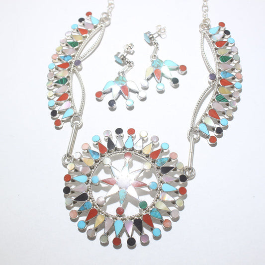 ズニ族によるインレイクラスターのネックレス