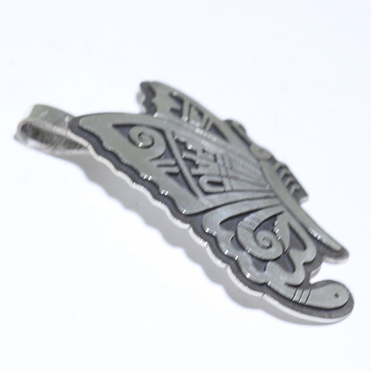 ベラ・タワホングバ作 蝶のペンダント