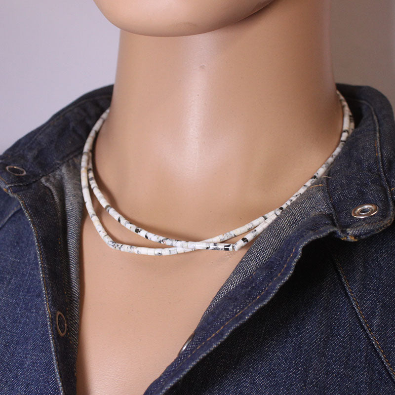 வெள்ளை மாடு ஹெஷி நெக்லஸ்