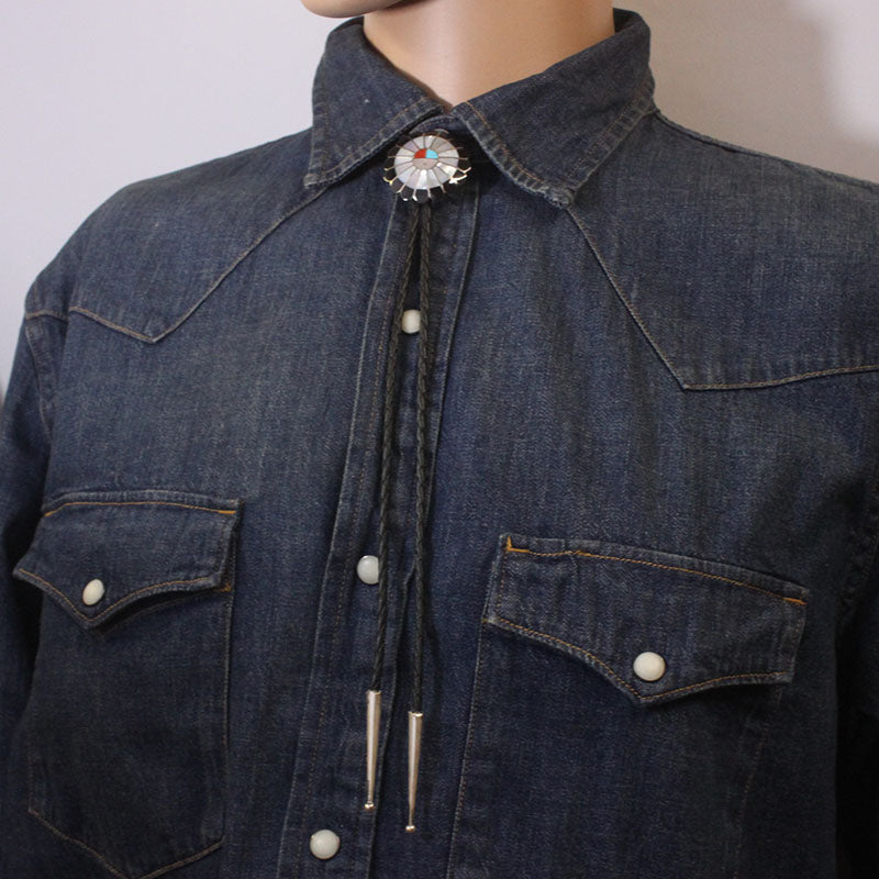 ズニ族によるサンフェイス・ボロタイ