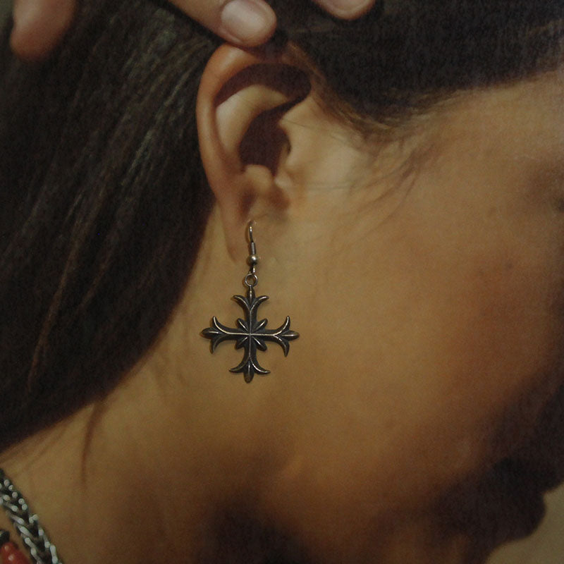 アーロン・アンダーソンのイヤリング