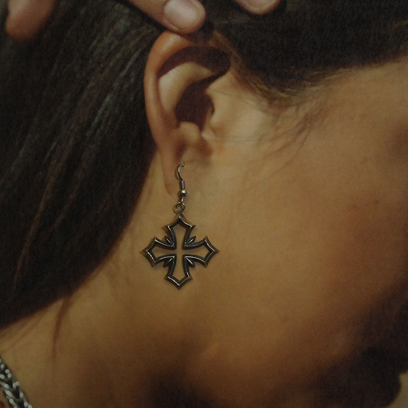 アーロン・アンダーソンのイヤリング