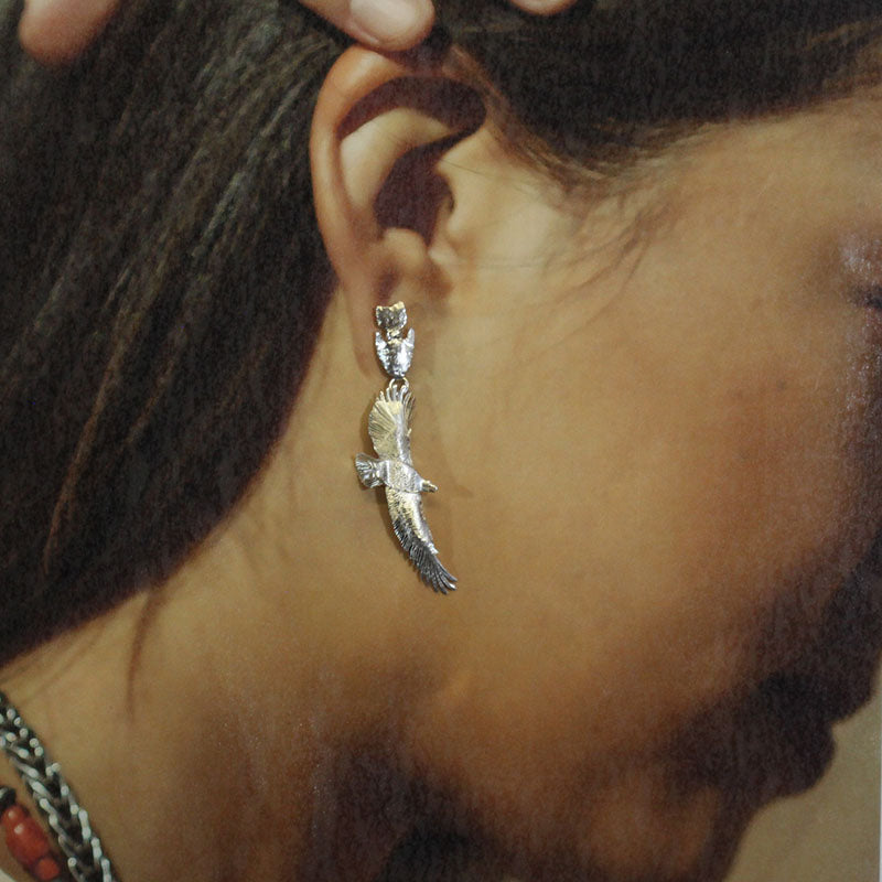 ต่างหูนกอินทรี โดย วิล พอล อาร์วิโซ