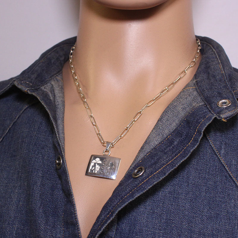 スパークス・マサウェテワによるスパイダーペンダント