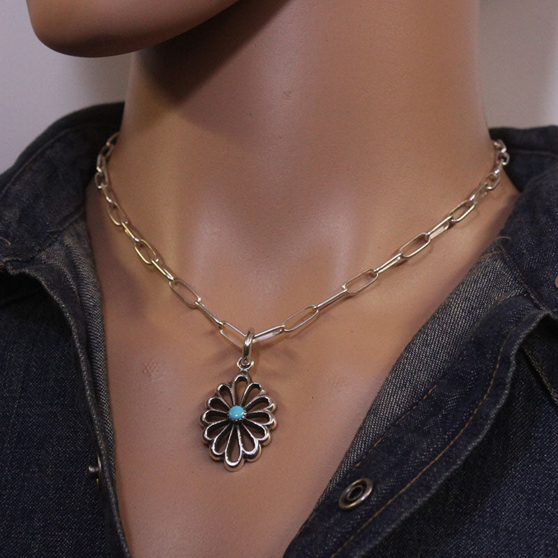 آرون اینڈرسن کا اوول سلیپنگ بیوٹی لاکٹ