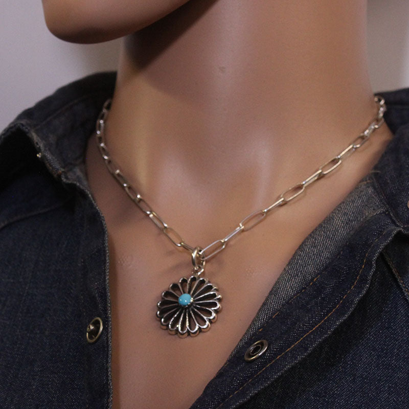 एरन एंडरसन द्वारा स्लीपिंग ब्यूटी पेंडेंट