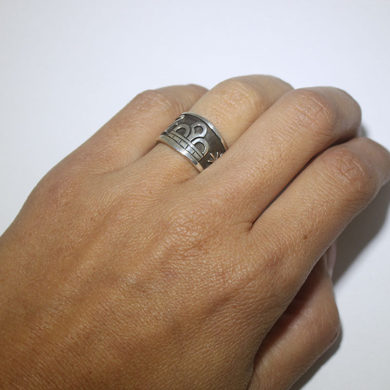 ベラ・タワホングバによるレインクラウドリング