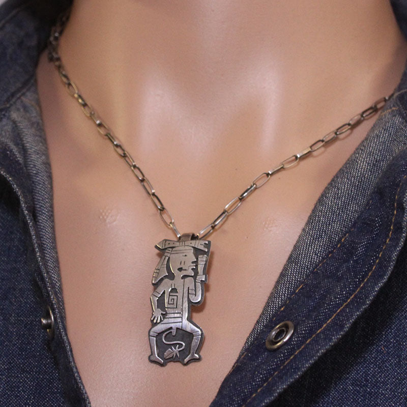 ベラ・タワホングヴァによるスネークウォリアーペンダント