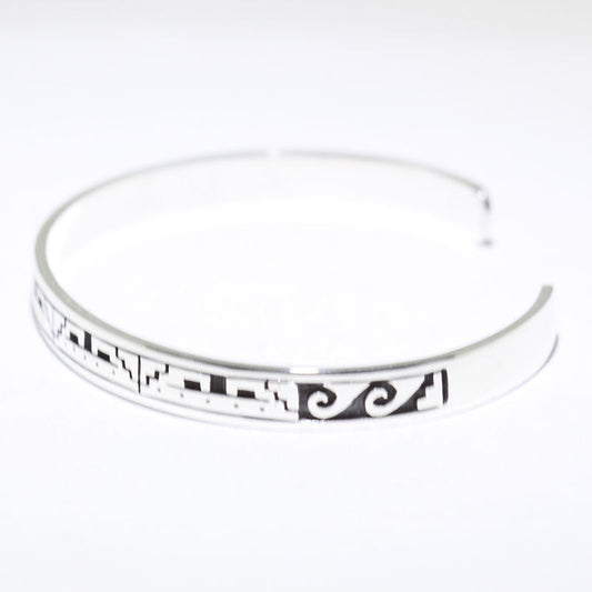 クリフトン・モワによるシルバーブレスレット 5-3/4"