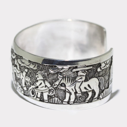 สร้อยข้อมือประทับตราเงิน โดยนาวาโฮ