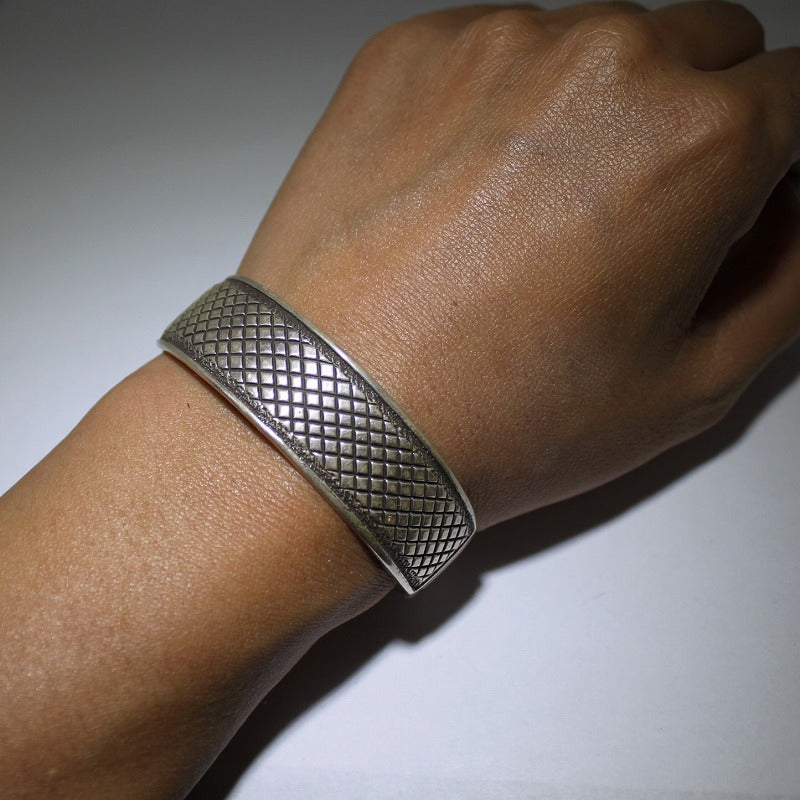 জে লিভিংস্টনের ব্রেসলেট ৫-১/৪ ইঞ্চি