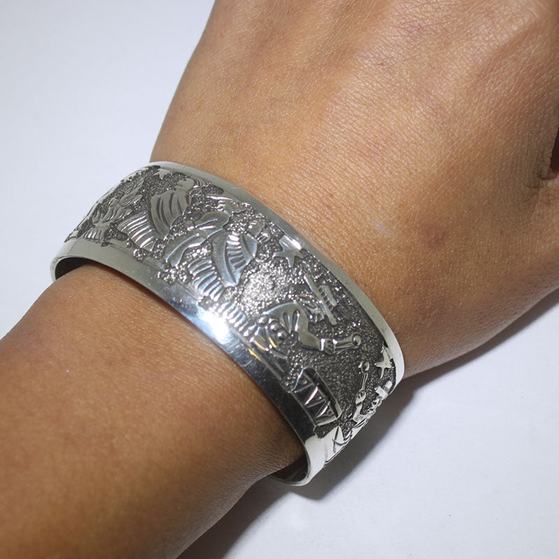 ナバホ族によるシルバースタンプブレスレット