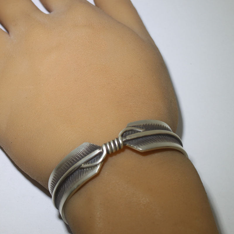 ハーマン・スミスによるフェザーシルバーブレスレット