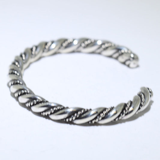 スティーブ・アルビソによるツイストシルバーブレスレット