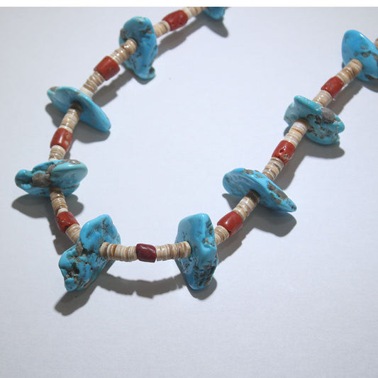 レバ・グッドラックによるスリーピングビューティーネックレス