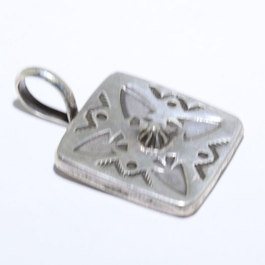 Palawit na Pilak ni Arnold Goodluck