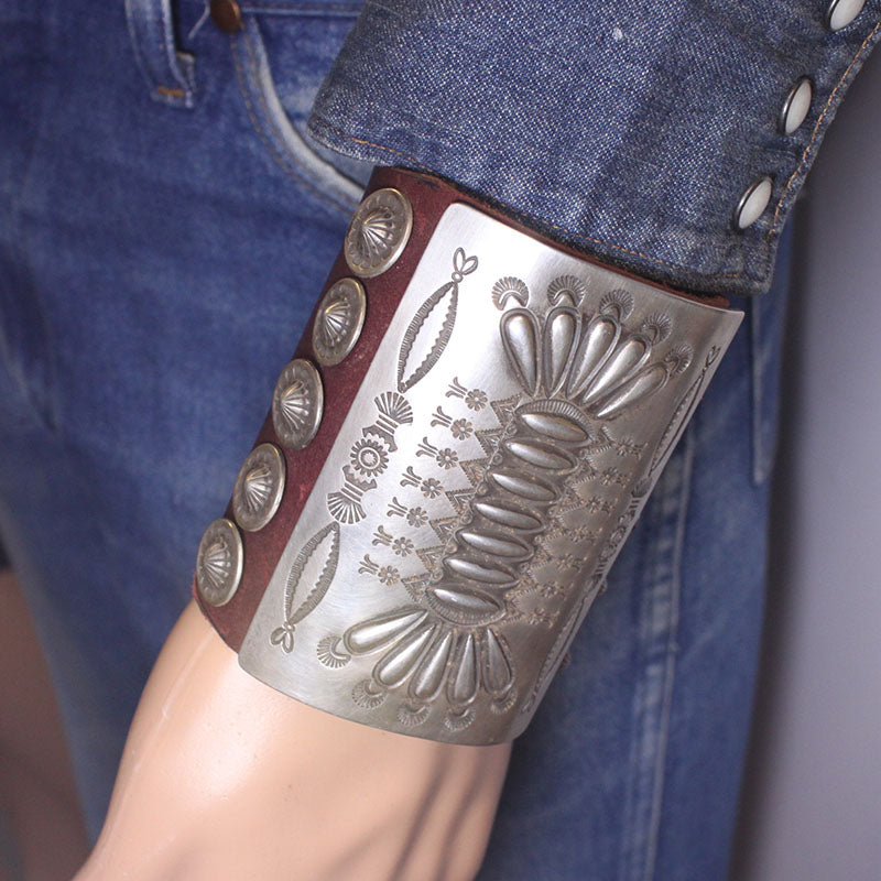 エディソン・スミスによるシルバーボウガード