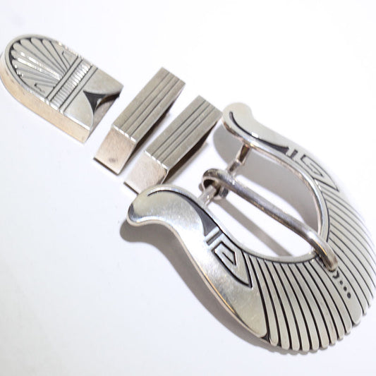 チャーリー・ジョンによるシルバーバックルセット