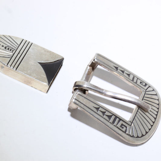 チャーリー・ジョンによるシルバーバックルセット