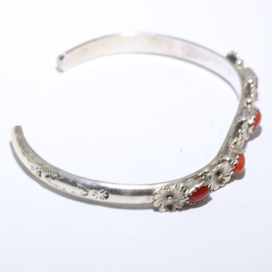 나바호의 산호 팔찌